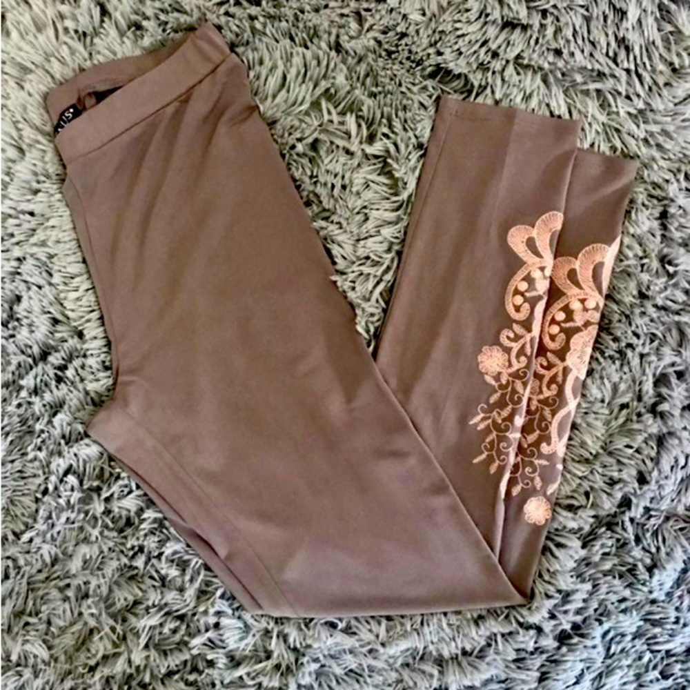 Venus Embroidered Leggings